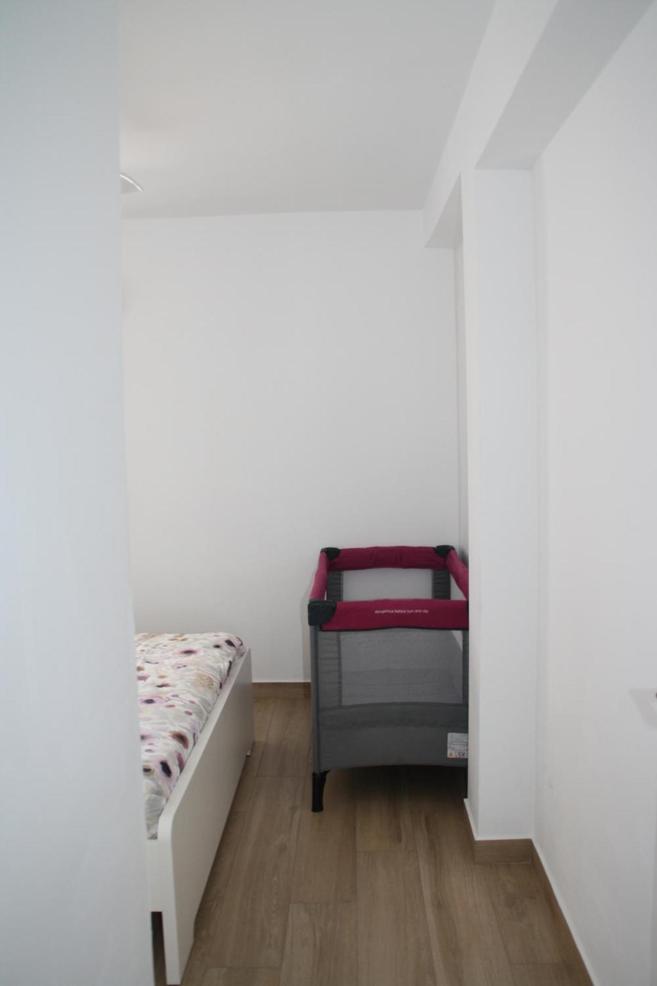 Meraki Apartment 3Bdr เบนัลมาเดนา ภายนอก รูปภาพ